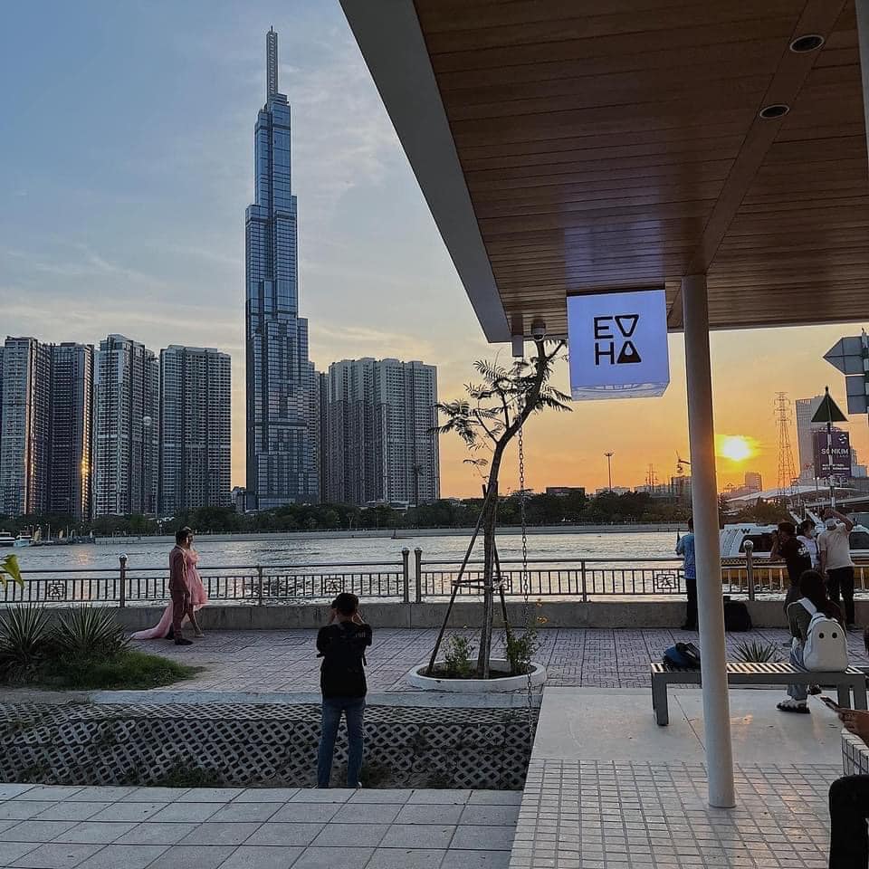 Every Half Coffee Roaster view hoàng hôn Landmark81