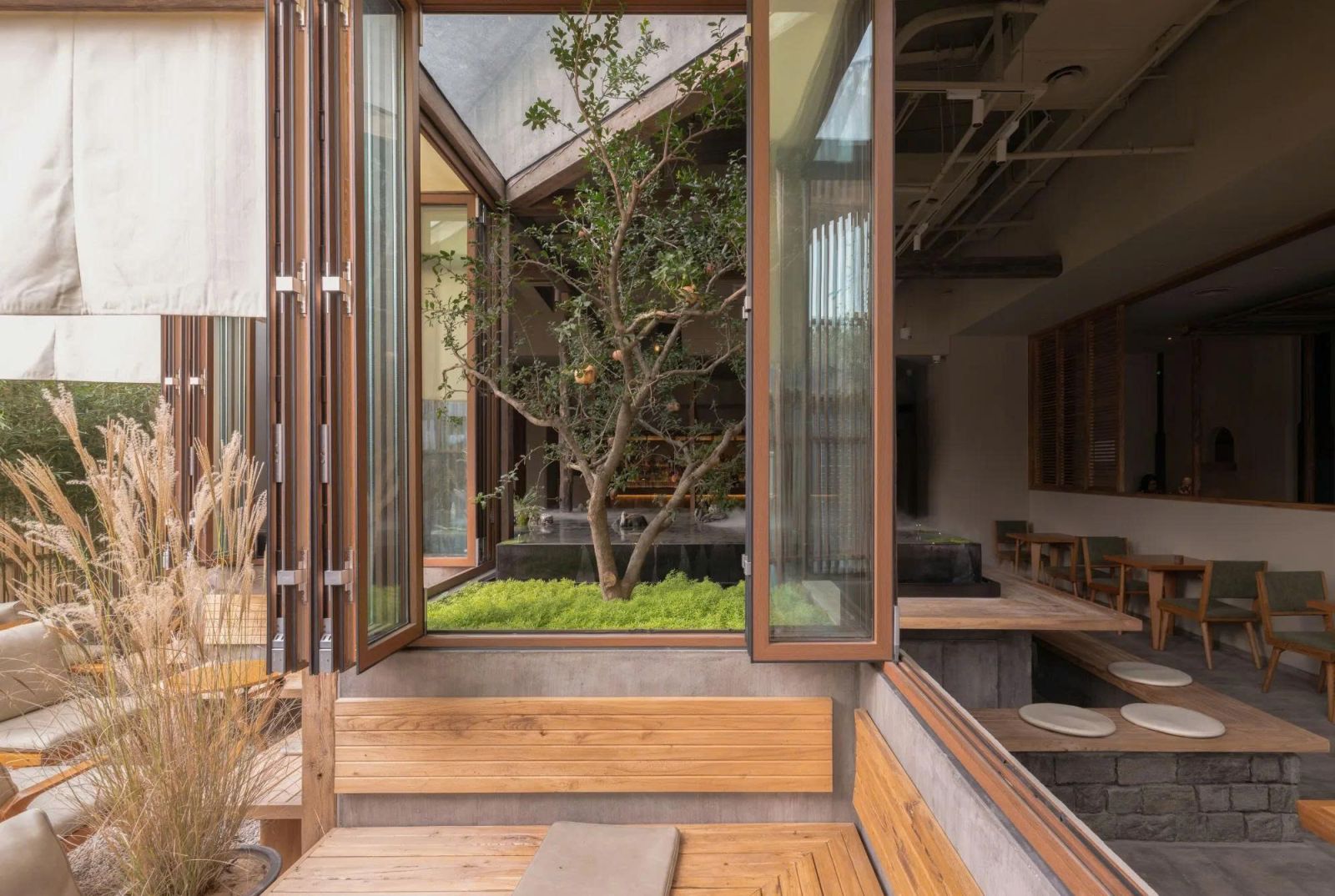 Lợi ích của thiết kế Warm Minimalism trong nhà hàng, quán cafe