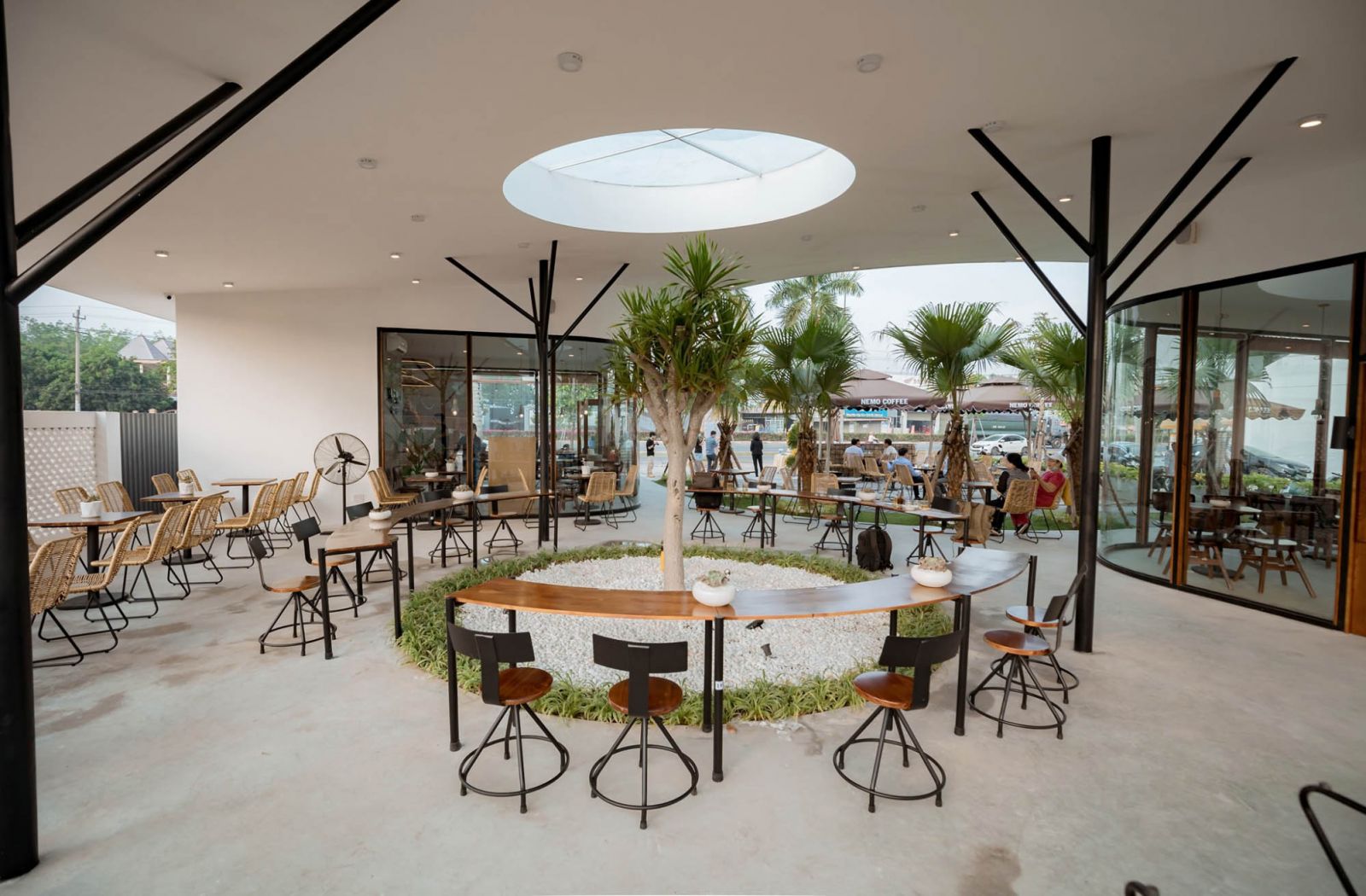 Quán cafe phong cách Tropical với lối kiến trúc độc đáo