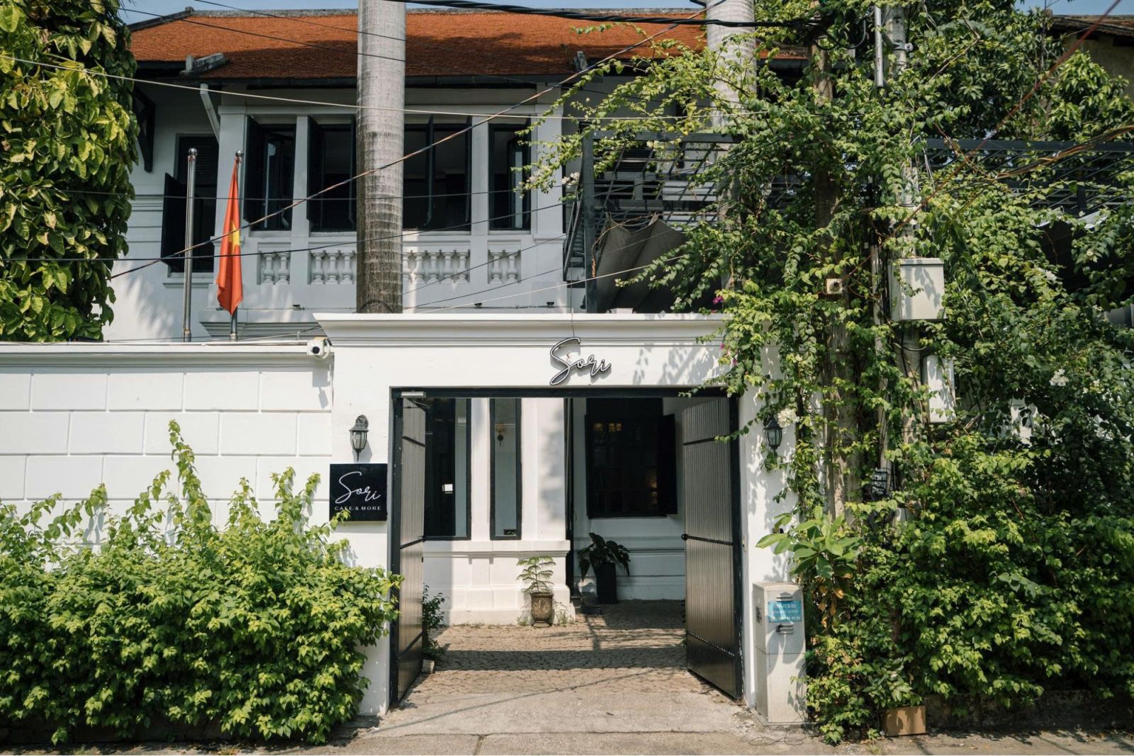 8 Lưu Ý Khi Cải Tạo & Thiết Kế Quán Café Từ Biệt Thự Cổ