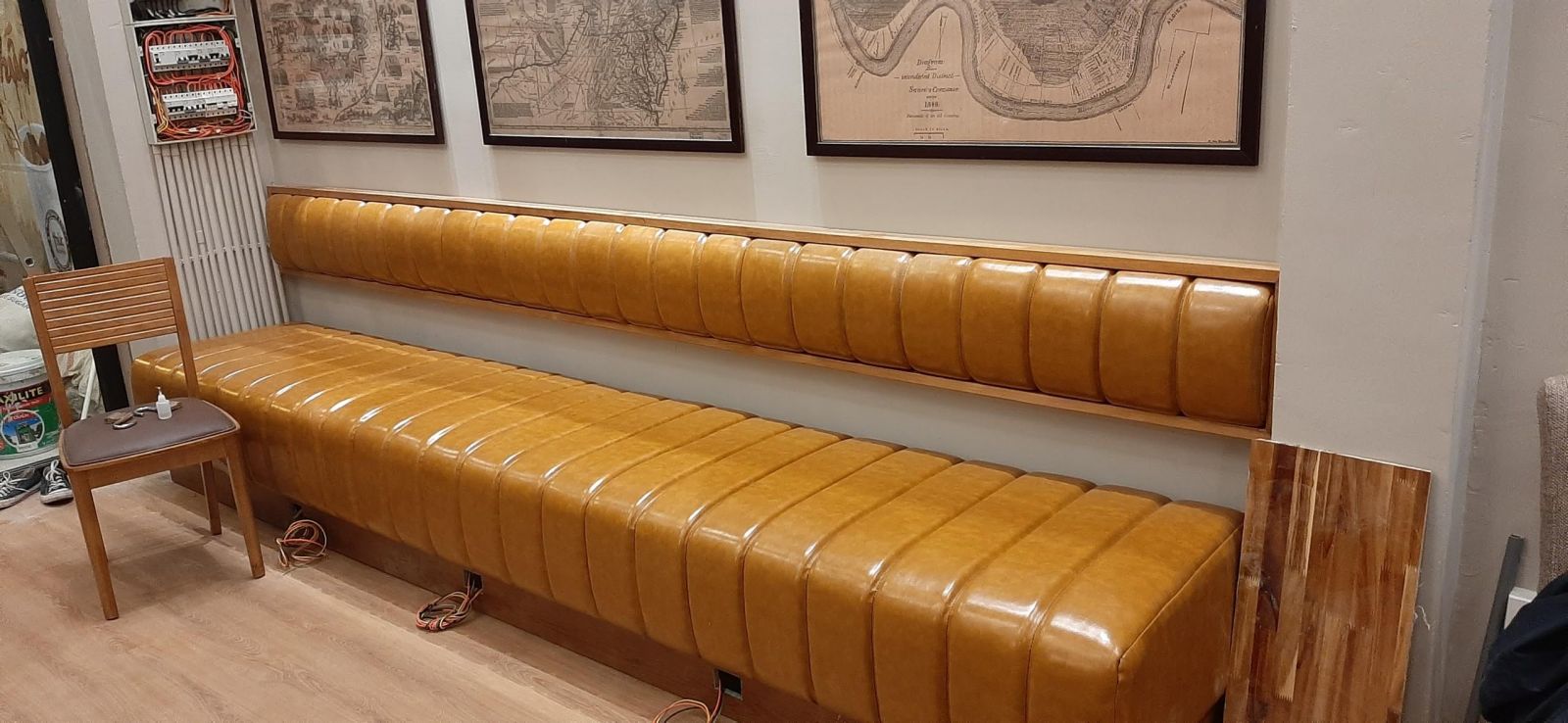mẫu ghế sofa băng áp tường pcm thiết kế dành cho thức coffee