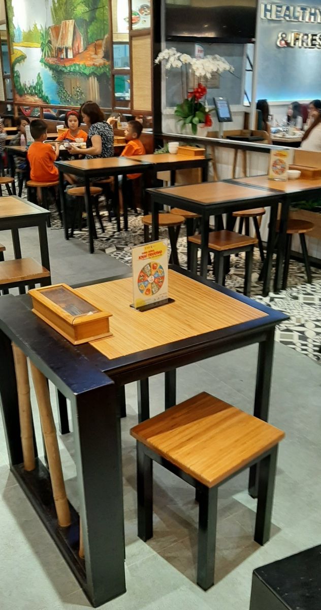 thiết kế bộ bàn ăn sử dụng trong nhà hàng