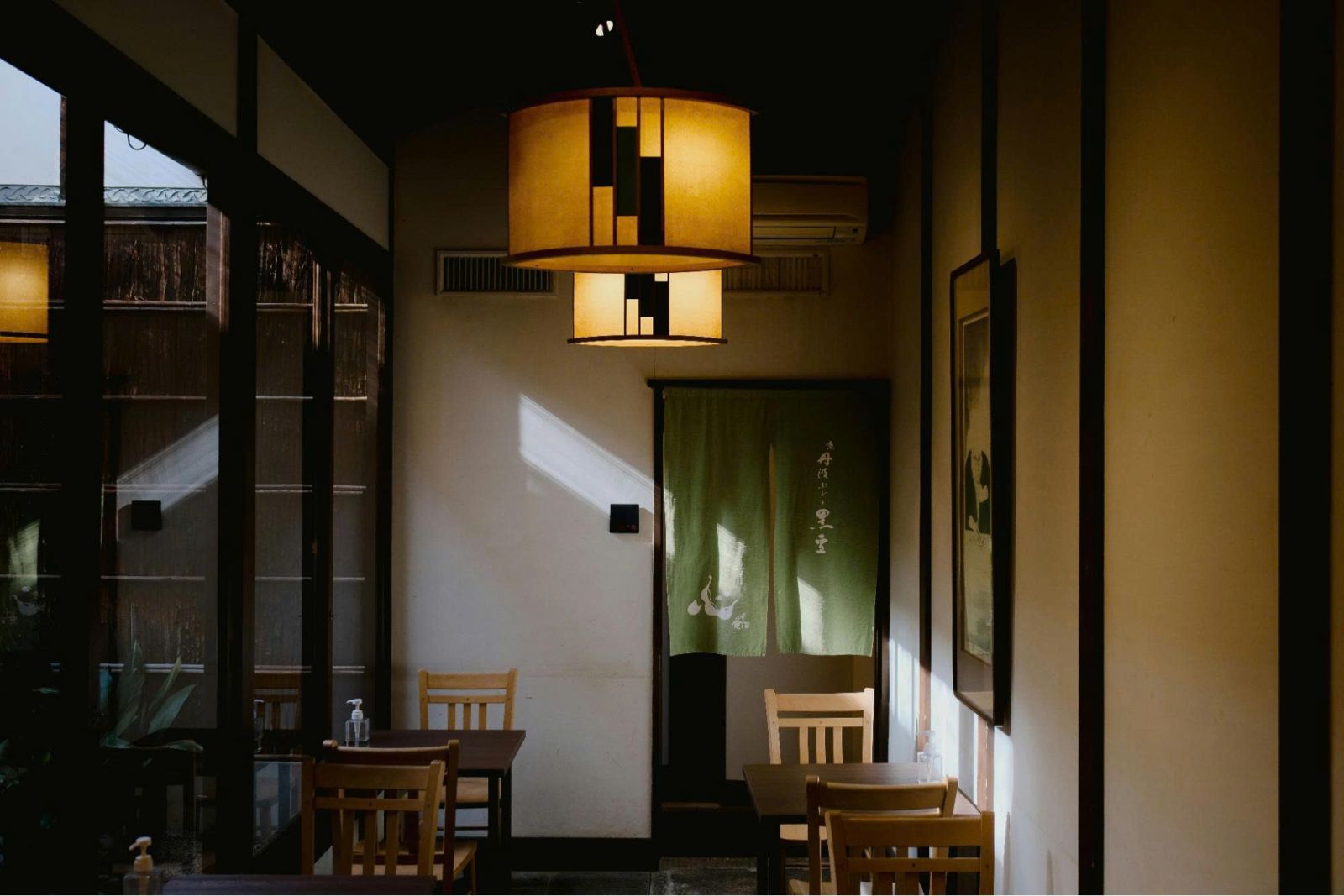 10+ kiểu đèn thả được ưa chuộng trong thiết kế nhà hàng Nhật