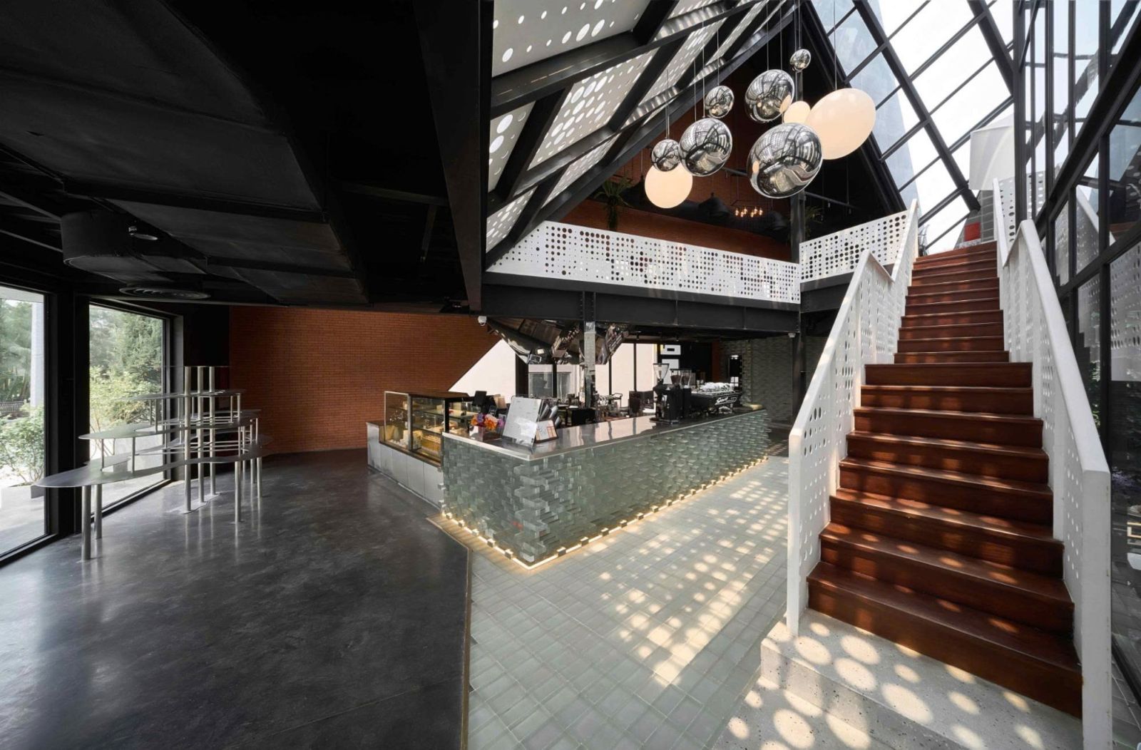 Gạch kính – vật liệu cũ, xu hướng mới trong thiết kế F&B