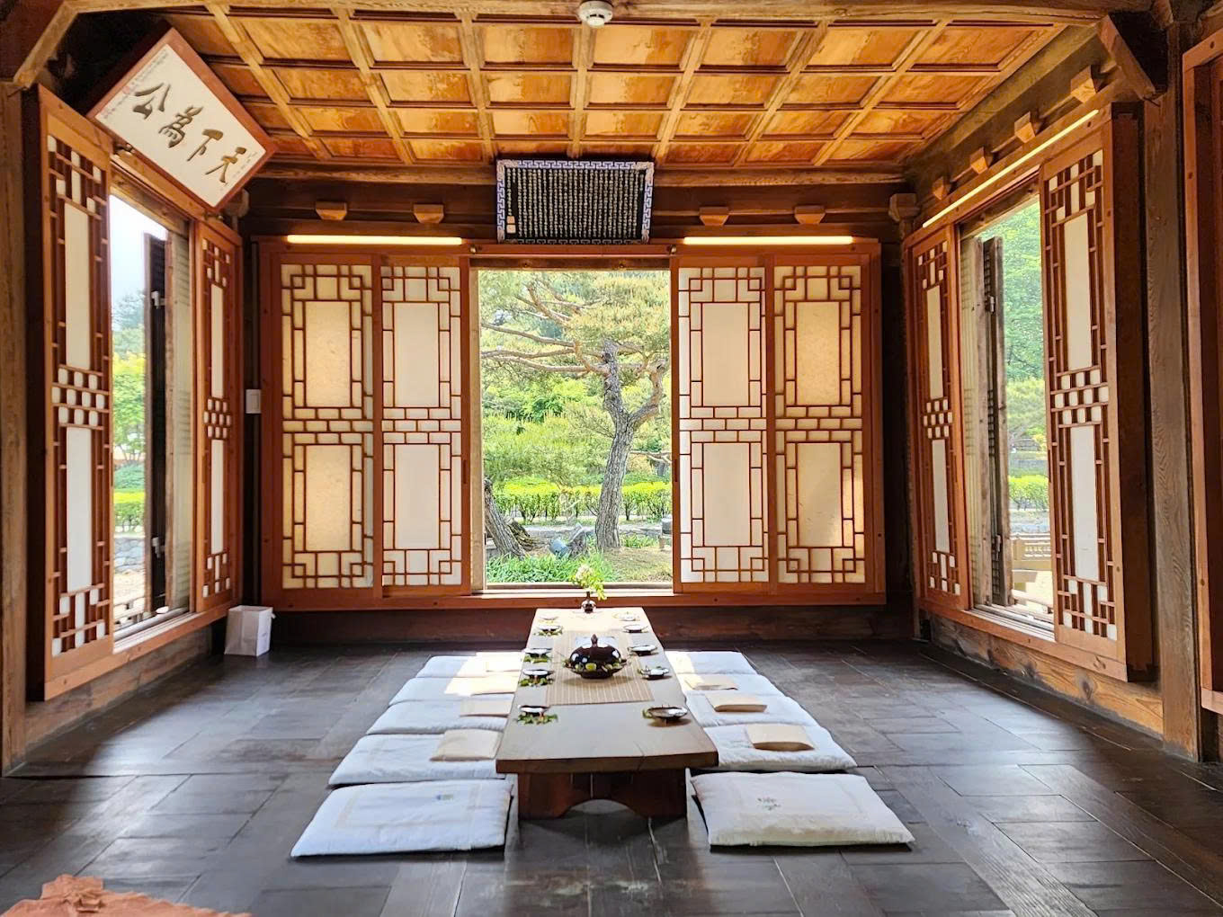 Ứng dụng kiến trúc Hanok trong thiết kế nhà hàng, quán cafe hiện đại