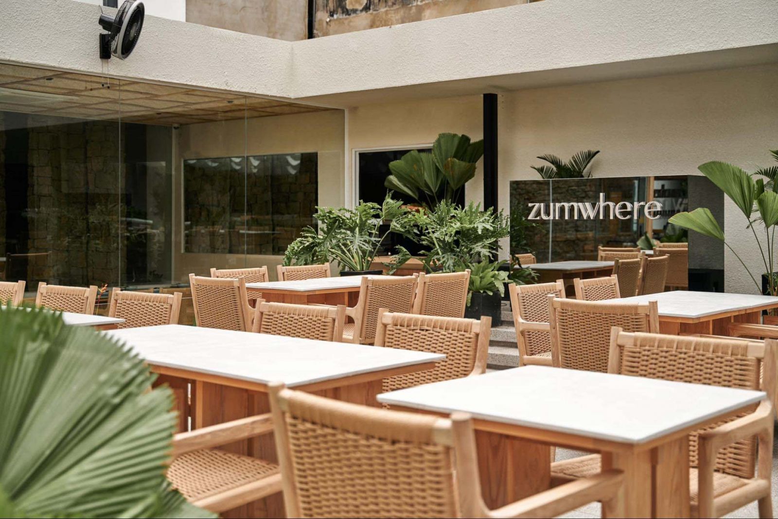 ​ mau-thiet-ke-nha-hang-beer-garden