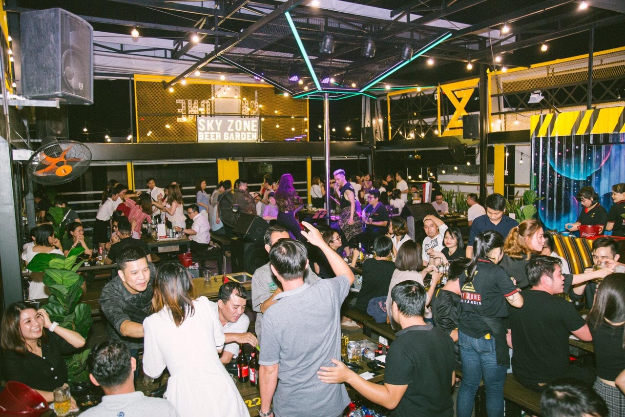 ​ ​ mau-thiet-ke-nha-hang-beer-garden