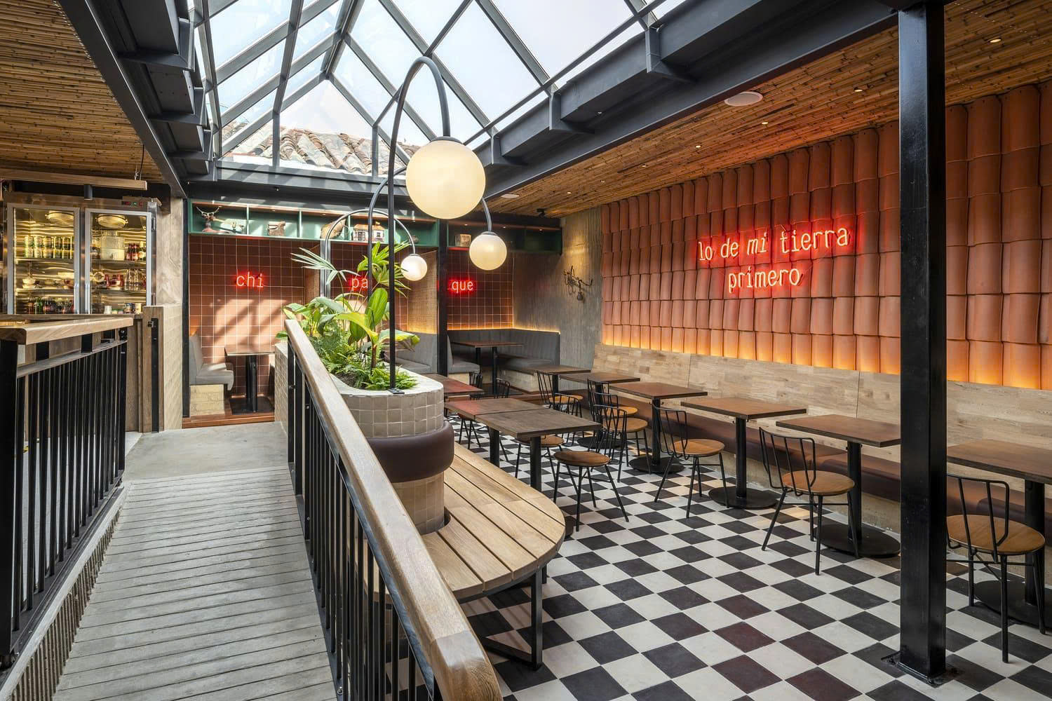 Các kiểu giếng trời phù hợp cho quán cafe