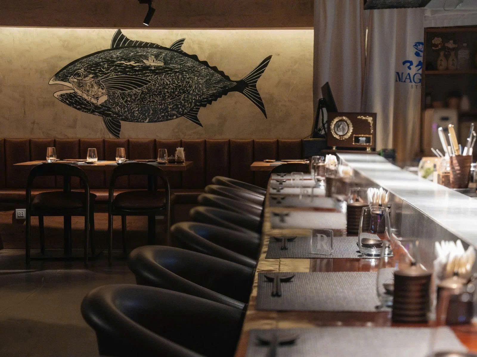 Nguyên tắc #2: Không gian trung tâm – Quầy bar là sân khấu của đầu bếp