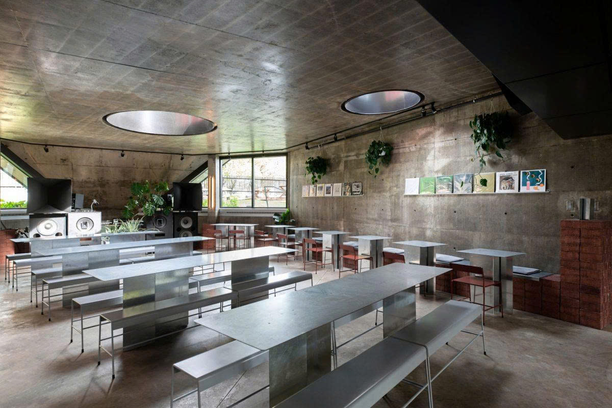 Modernist Industrial Hybrid Café – Bản phối hiện đại và công nghiệp