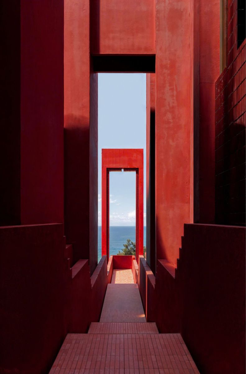 Lưu Ý Khi Ứng Dụng Màu Đỏ Trong Thiết Kế Quán Cà Phê