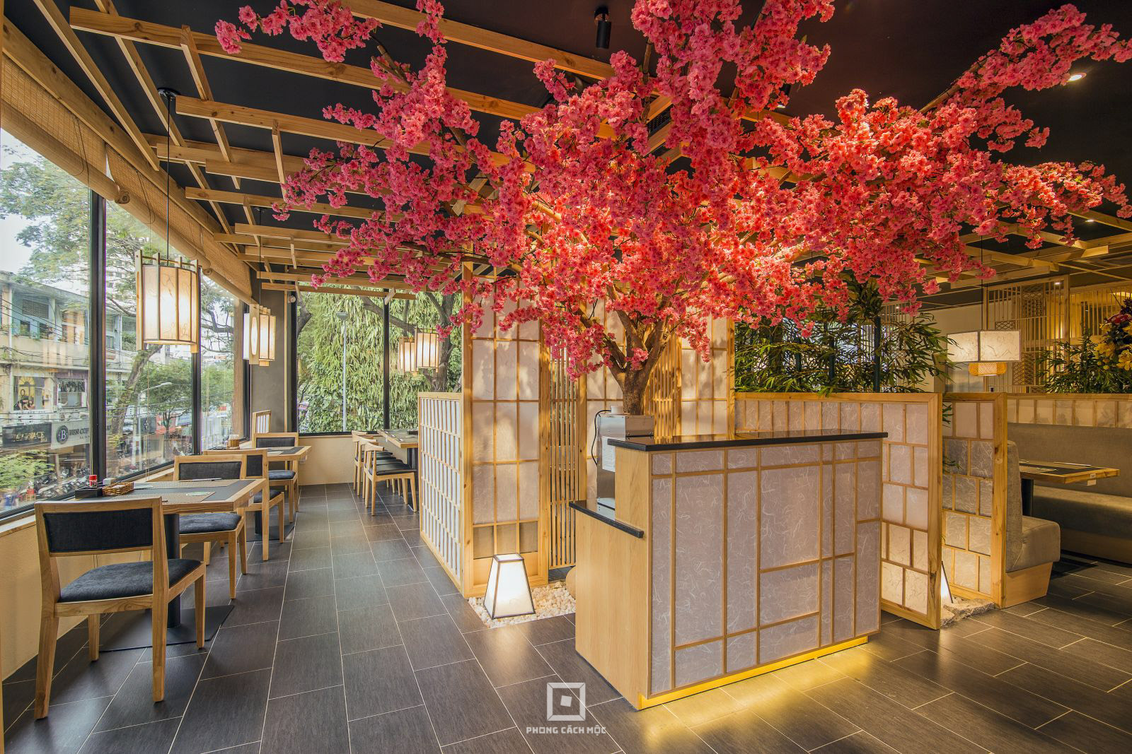 Không gian nhà hàng Nhật Bản - Sushi World