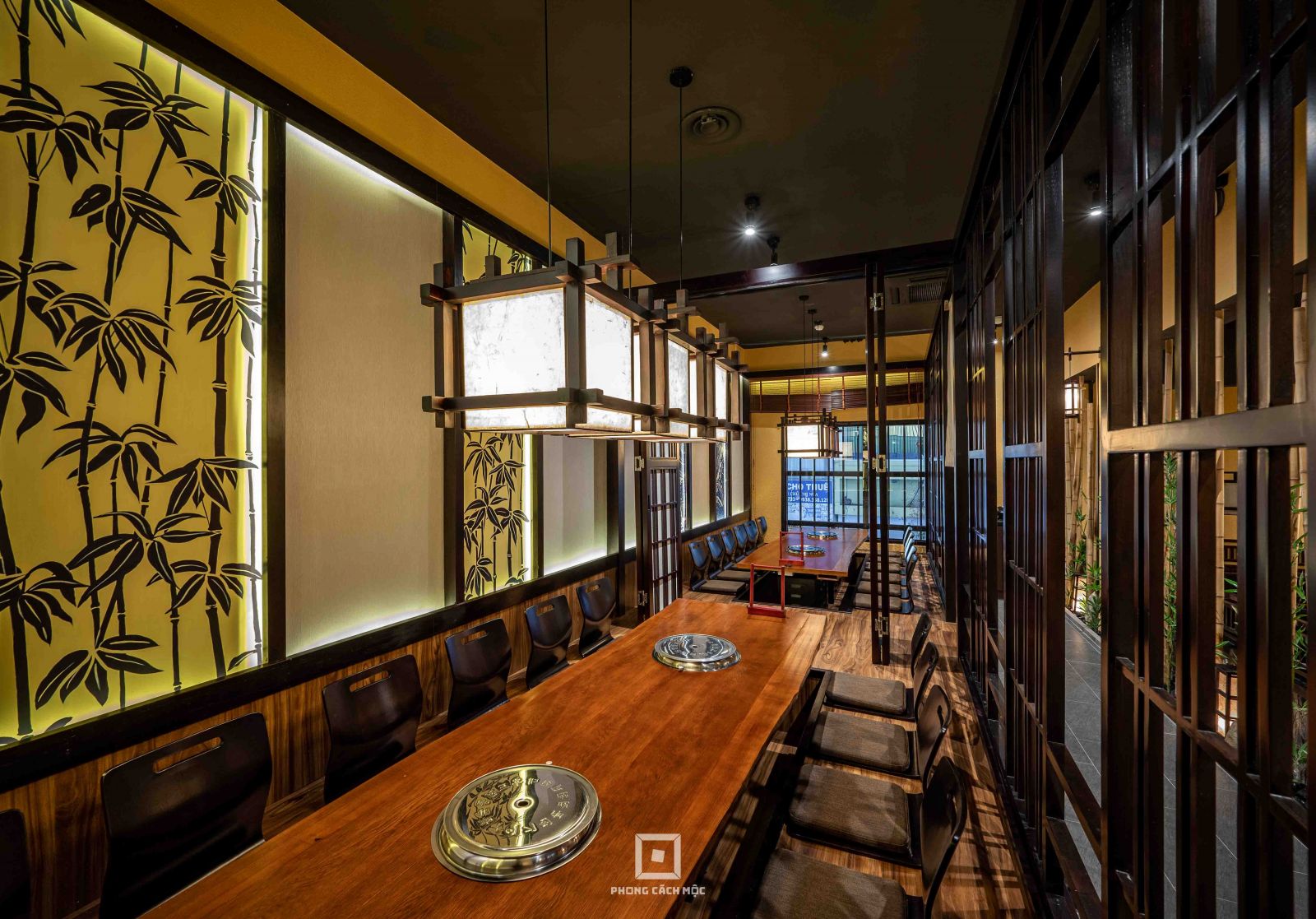 Không gian bên trong nhà hàng Nhật Anrakutei Premium nguyễn trãi