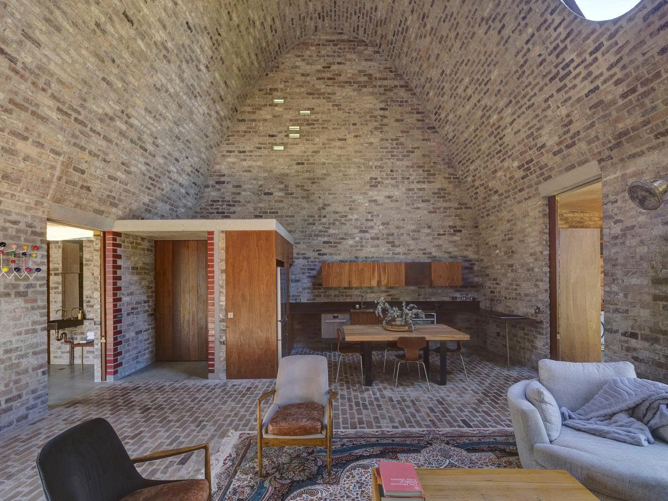 Vẻ Đẹp Mộc Mạc Của Gạch Đất Nung Trong Thiết Kế Nhà Hàng